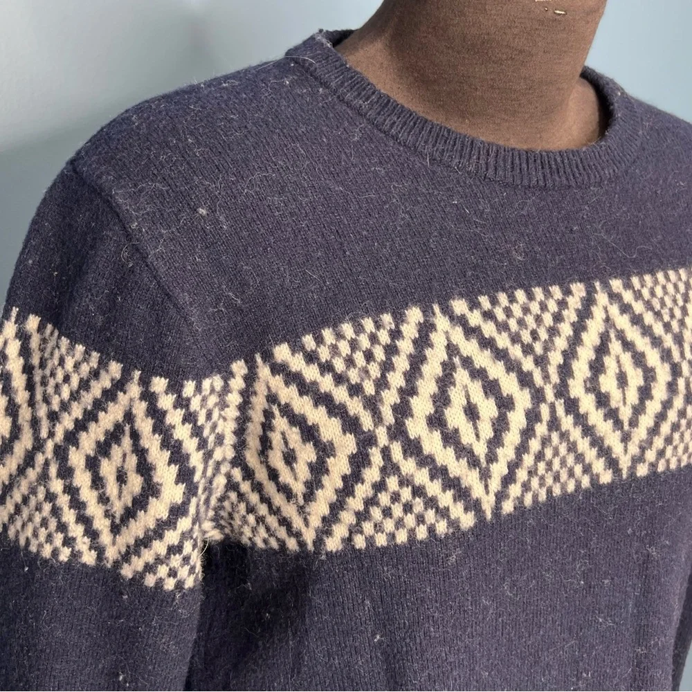 Men’s J Crew Always Intarsia Wool Fisherman Crew Neck Sweater Large Navy - Picture 6 of 10